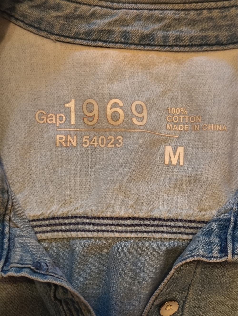 GAP Light Blue Denim Button-Down Shirt - Picture 4 of 5